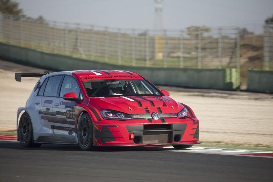  Volkswagen Golf GTI TCR (Typ 5G) 2018 года  (фото 1 из 39)
